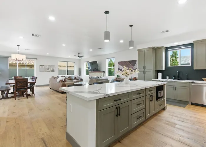 Beautiful Home Near Asu Families & Groups Welcome *