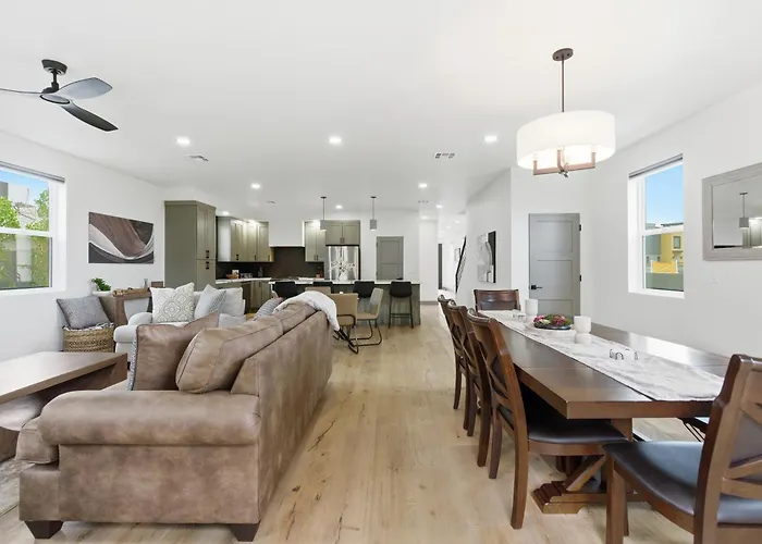 Сasa de vacaciones Beautiful Home Near Asu Families & Groups Welcome
