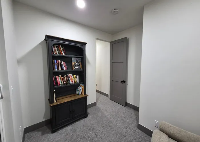 Beautiful Near Asu Families & Groups Welcome Holiday home Tempe