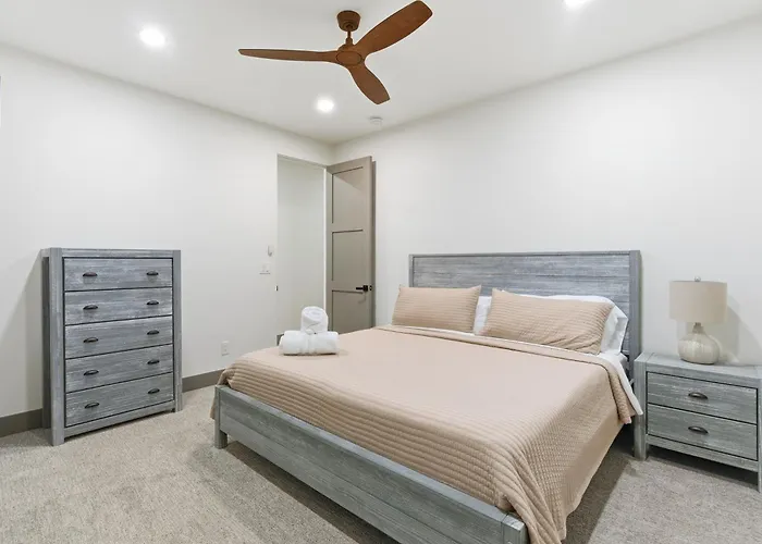 Beautiful Near Asu Families & Groups Welcome * Tempe
